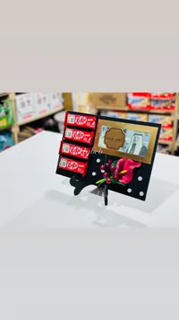 هدية كيت كات - صندوق تزيين مع شوكولاتة وأموال