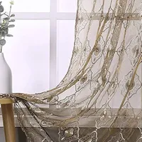 ستارة شفافة مزخرفة بنقوش ذهبية