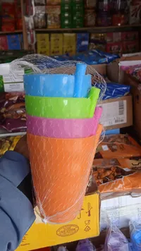 مجموعة أكواب ملونة بلاستيكية