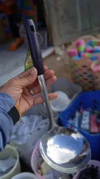 ملعقة طعام - يد سوداء وفضية