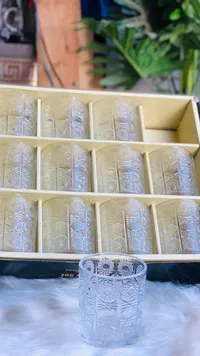 طقم كاسات زجاجية مزخرفة