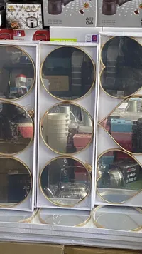 طقم مرايا حائط ديكورية بإطار ذهبي