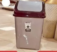 سلة مهملات بلاستيكية بغطاء متأرجح - ماستير بلاست (Master Plast)