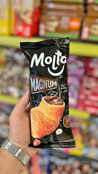 كرواسون محشو بكريمة الكاكاو والبندق - مولتو ماغنوم (Molto)