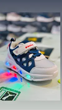 حذاء رياضي للأطفال بإضاءة - ديادورا (Diadora)