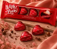 شوكولاتة بالحليب محشوة ببرالين البندق - ويز لاف (With Love)