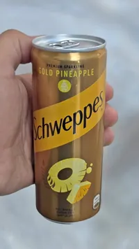 مشروب غازي بنكهة الأناناس الذهبي - شويبس (Schweppes)