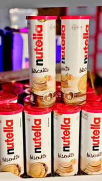 بسكويت محشو بكريمة البندق - نوتيلا (Nutella)