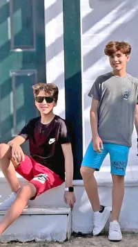 ملابس أطفال رياضية (Nike, Skate)