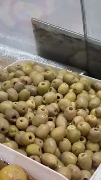 زيتون أخضر منزوع النوى