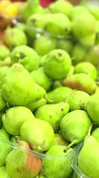 إجاص أخضر طازج