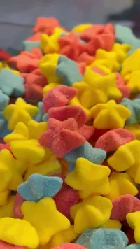 حلويات دببة ملونة