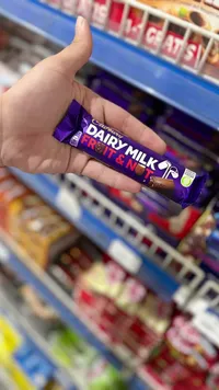 شوكولاتة بالحليب مع الفواكه والمكسرات - كادبوري ديري ميلك (Cadbury)
