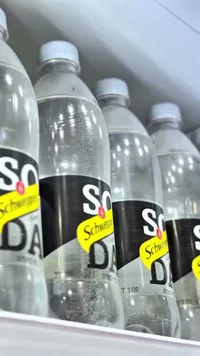 مشروب صودا غازية - شويبس (Schweppes)