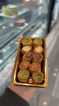صندوق حلويات فاخرة متنوعة
