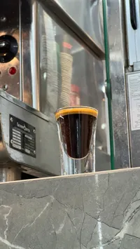 اسبريسو طازج من آلة التحضير
