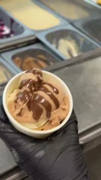 بوظة بالشوكولاتة والفانيليا