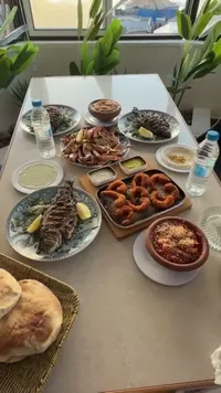 سفرة مأكولات بحرية متكاملة
