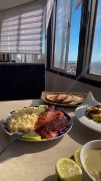 وجبة مشاوي مشكلة مع الأرز