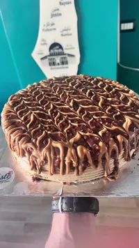 قالب كيك الشوكولاتة والكراميل - تيست (Taste)