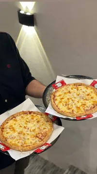 بيتزا مارغريتا بالجبنة