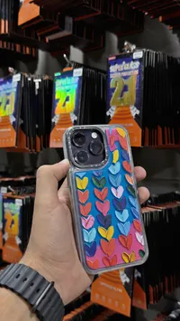 كفر حماية للهاتف بتصميم قلوب ملونة - كاسيتيفاي (Casetify)