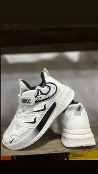 حذاء Nike رياضي للأطفال - أبيض وأسود