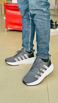 حذاء رياضي - أديداس (Adidas)