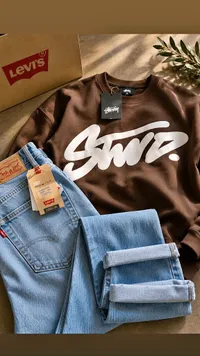 سويت شيرت وبنطلون جينز - ستايسي وليفايز (Stussy & Levi's)