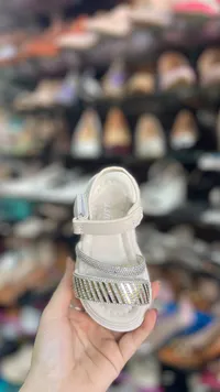 صندل بناتي أنيق مزين بالكريستال - فاشن (Fashion)