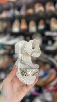 صندل بناتي أنيق مرصع بالكريستال