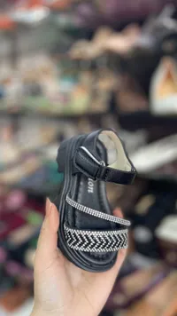 صندل بناتي أنيق مرصع بالكريستال
