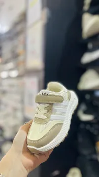حذاء رياضي للأطفال - أديداس (Adidas)