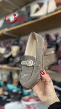 حذاء أطفال رسمي بلمعة - فالنتينو (Valentino)
