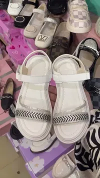 صندل بناتي أنيق بحزام لاصق