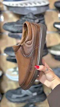 حذاء شبابي كلاسيكي بدون أربطة - بني