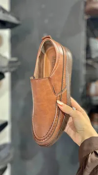 حذاء شبابي كلاسيكي بدون أربطة - بني