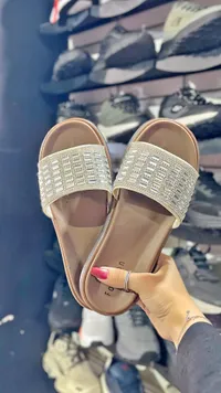 صندل بناتي مرصع بالكريستال - فاشن (Fashion)