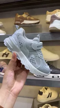حذاء رياضي للأطفال - سكيتشرز (Skechers)