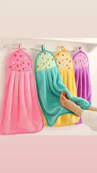 منشفة أطفال بتصميم فراولة ملونة