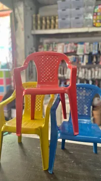 كرسي بلاستيك للأطفال