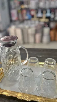 طقم إبريق زجاجي مع 4 أكواب بنقوش دائرية