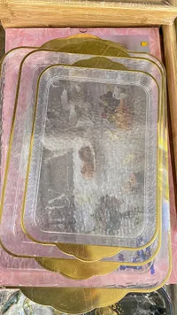 طقم صواني تقديم ذهبي شفاف