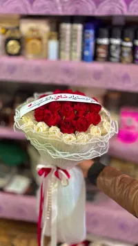 باقة ورود حمراء وبيضاء فاخرة