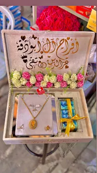 صندوق هدايا العروس الفاخر مع طقم مجوهرات وتنسيق مالي