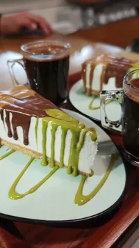 تشيز كيك الفستق والشوكولاتة