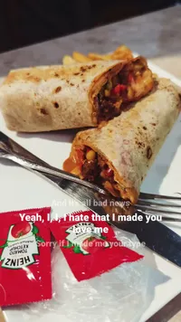 ساندويتش فاهيتا اللحم مع كاتشب هاينز (Heinz)